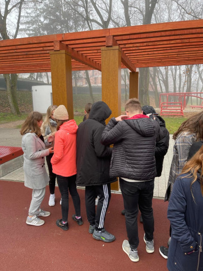 Metoda programowanego usprawniania się. Marszobiegi terenowe z użyciem aplikacji STRAWA